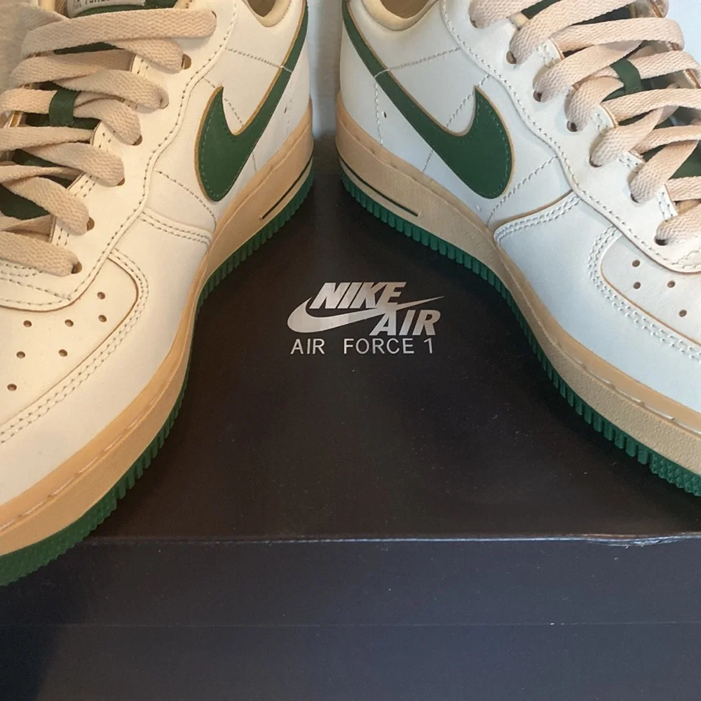 NIKE AIR FORCE 1 ‘07 LV8